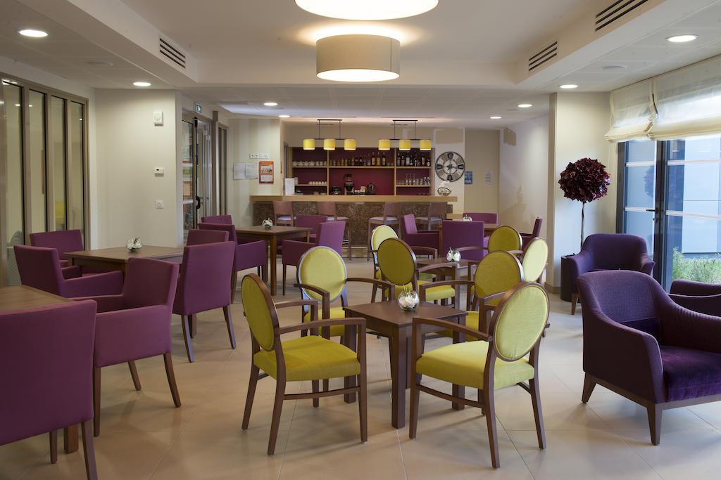 Domitys Le Château Des Plans Apart-hotel 3*